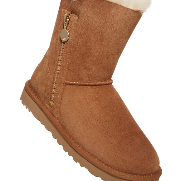 UGG Women’s Classic Short Zip Booties - Picture 3 of 5